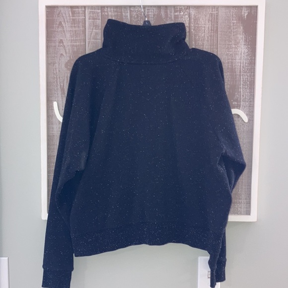 Under Armour Women’s (XL) Sweetshirt - Picture 2 of 2